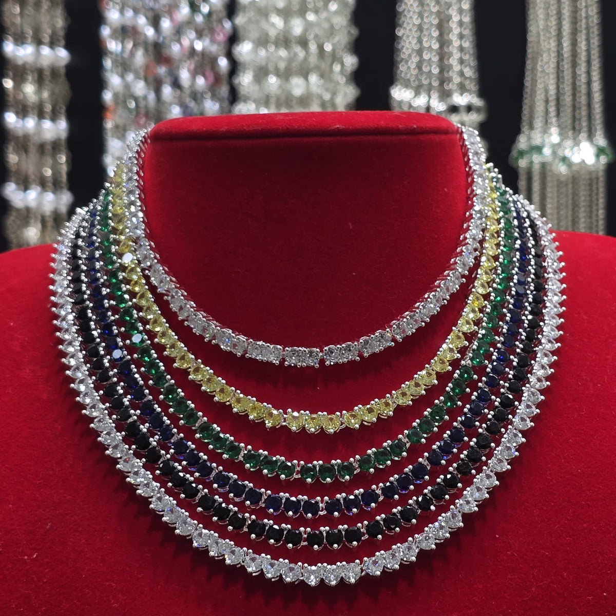 Collar de plata con microcircones de colores