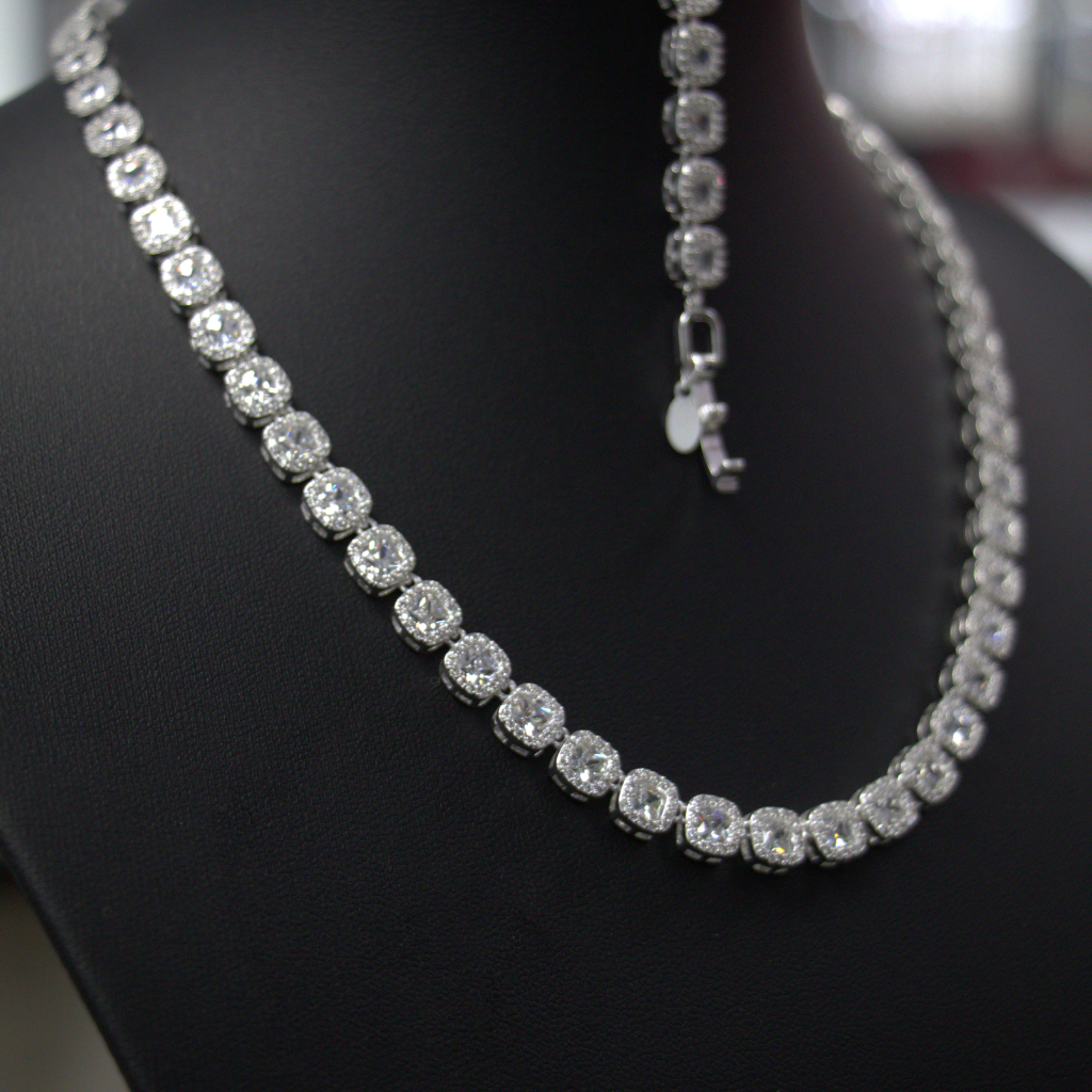 Lote de Collares de Plata con Microcircones – Brillo Clásico