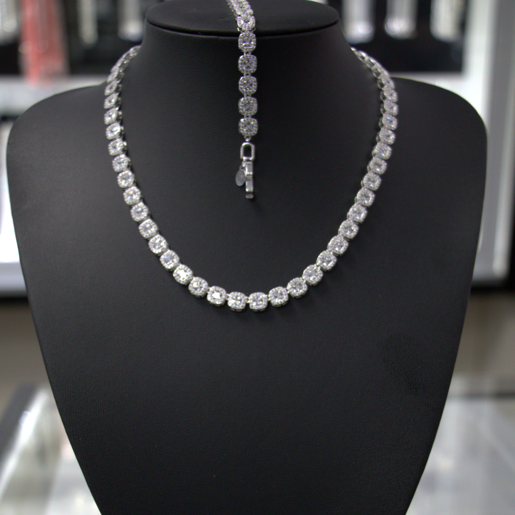 Lote de Collares de Plata con Microcircones – Brillo Clásico