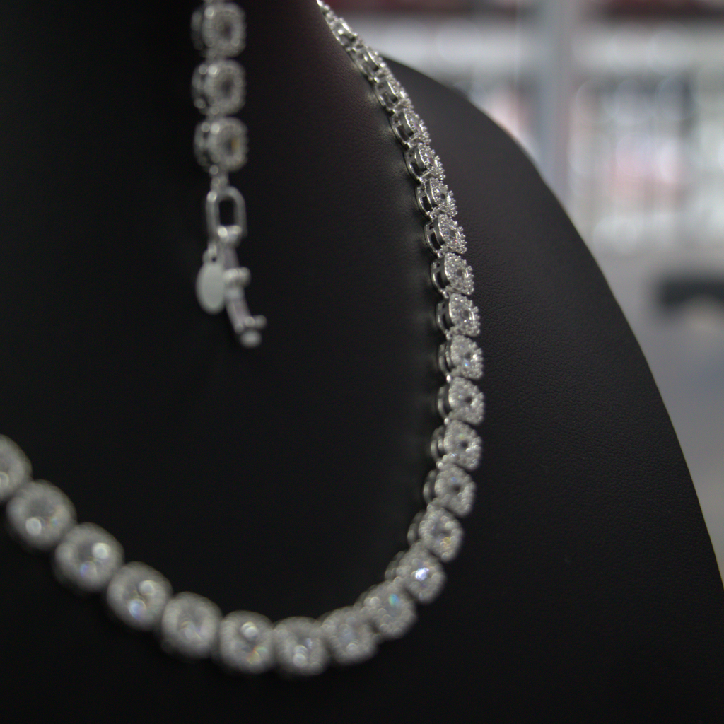 Lote de Collares de Plata con Microcircones – Brillo Clásico