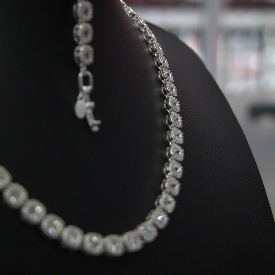Conjunto de Collar y Pulsera de Plata con Microcircones – Brillo Clásico