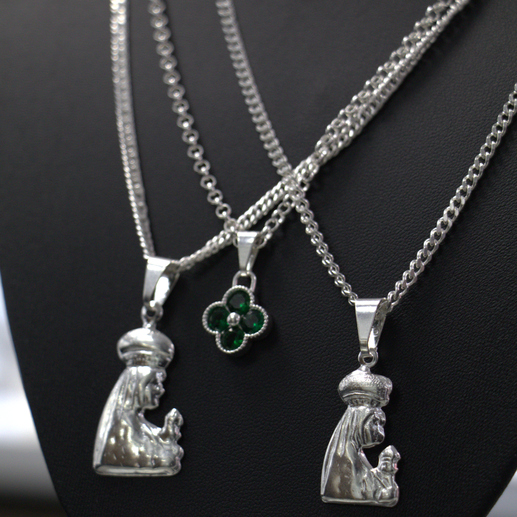 Lote de Cadenas de Plata con Colgantes – Diseños Surtidos
