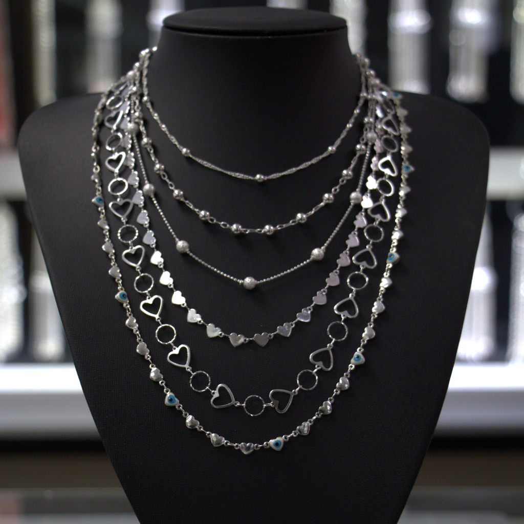 Lote de Collares de Plata con Corazones y Dijes