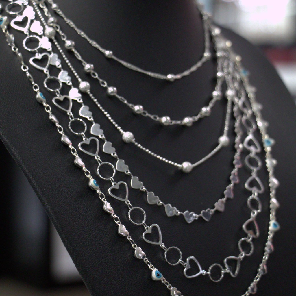 Lote de Collares de Plata con Corazones y Dijes