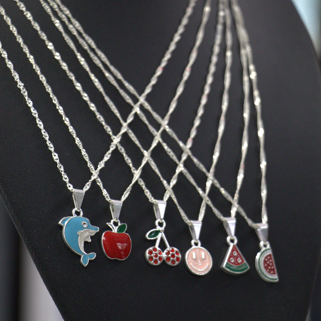 Lote de Cadenas de Plata con Colgantes con diseño