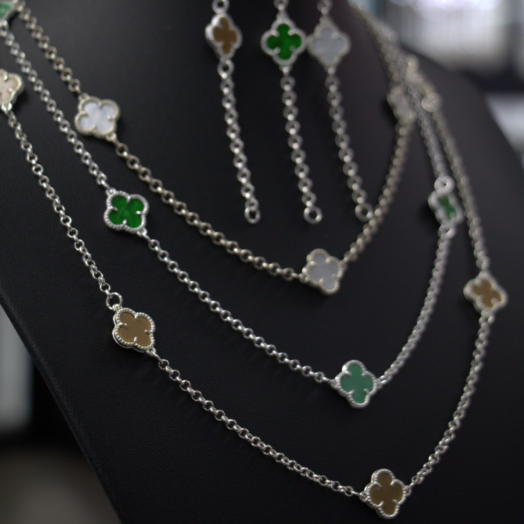 Lote de Cadenas y Pulseras de Plata con Tréboles