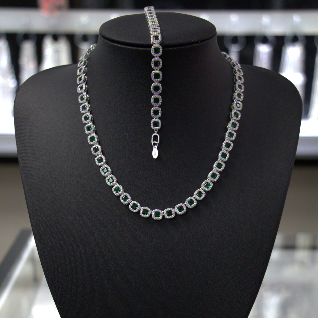 Lote de Collares de Plata con Microcircones – Diseños Elegantes Color Verde