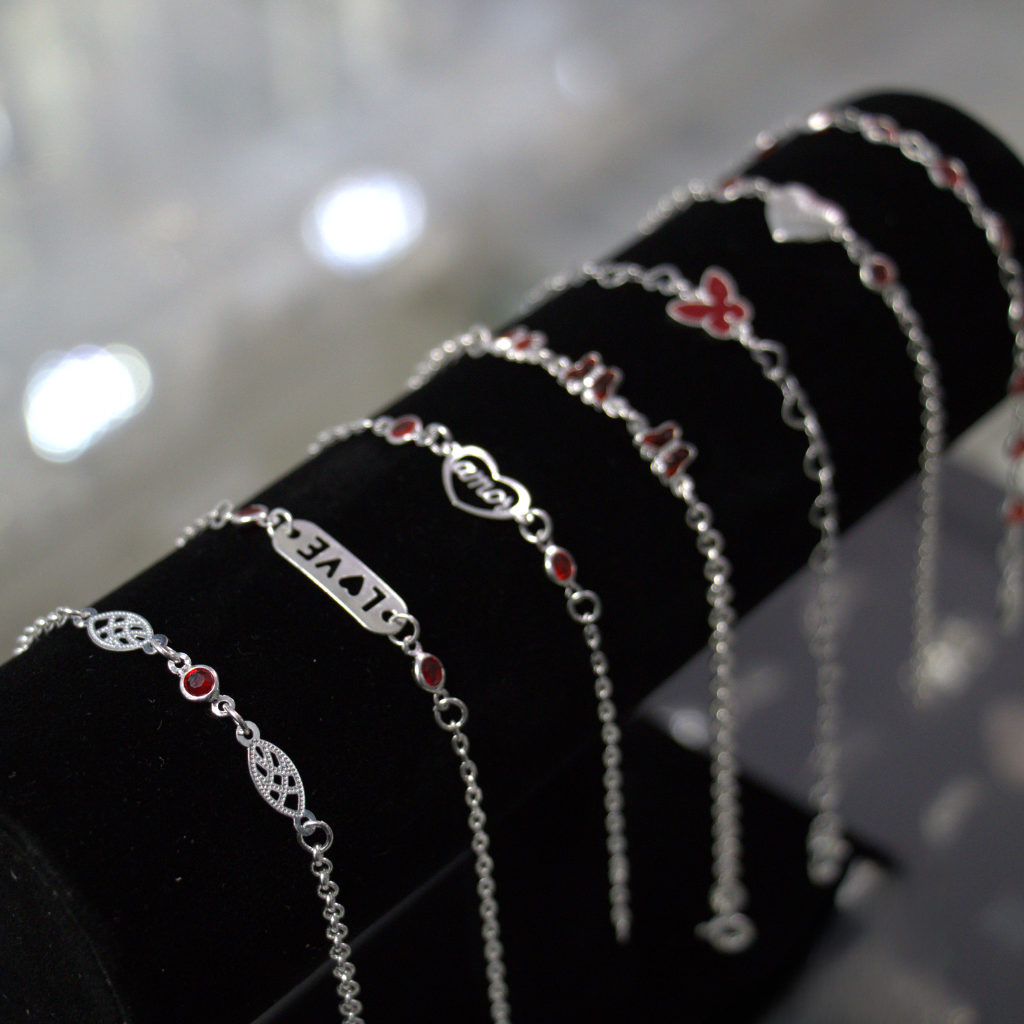 Lote de Pulseras de Plata con Dijes – Diseños Surtidos para mujer