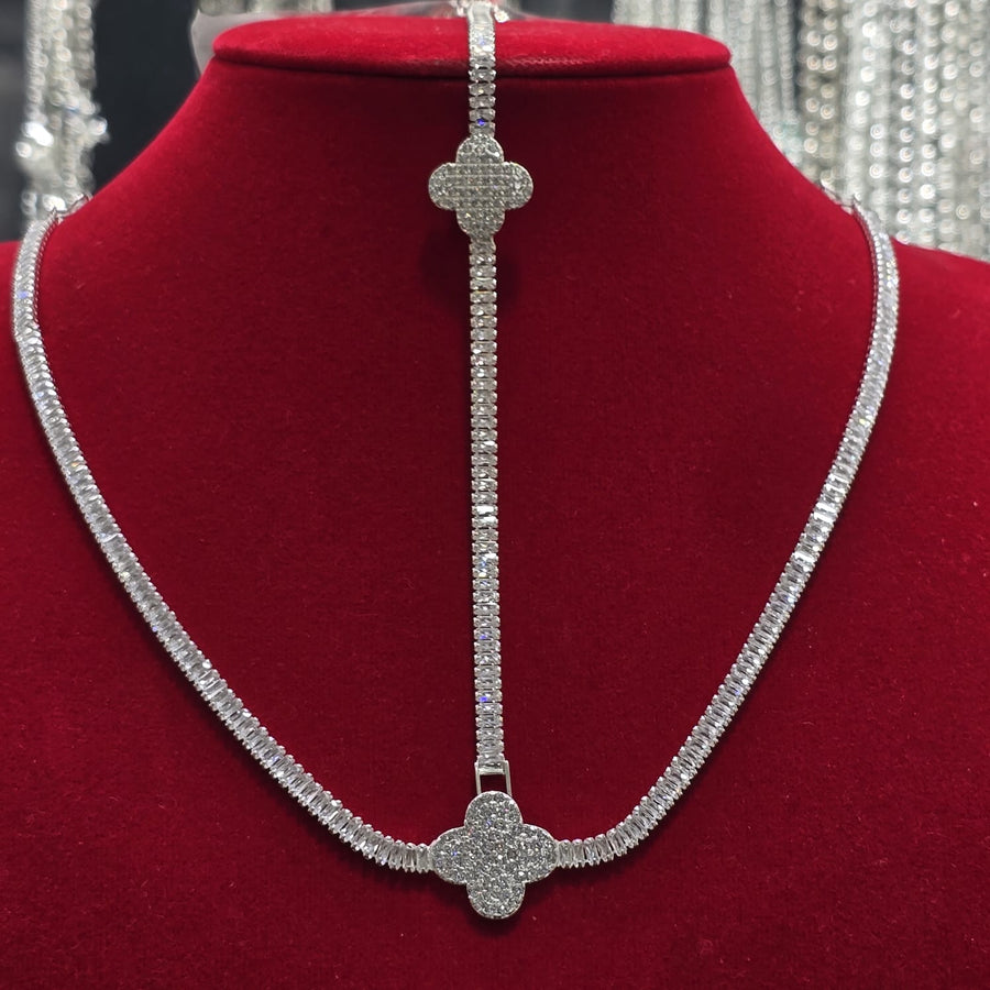 Conjunto de Collar y Pulsera con Trébol de Microcircones
