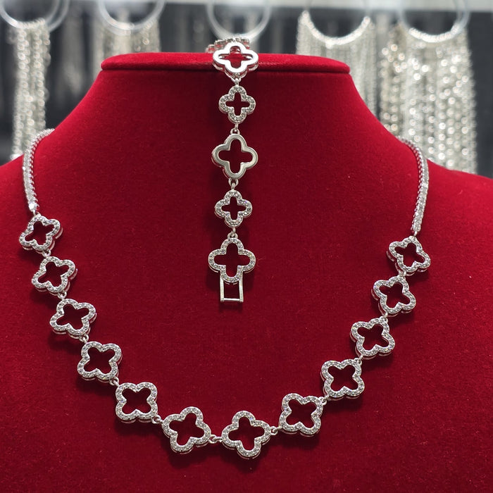 Conjunto de Collar y Pulsera Trébol Calado