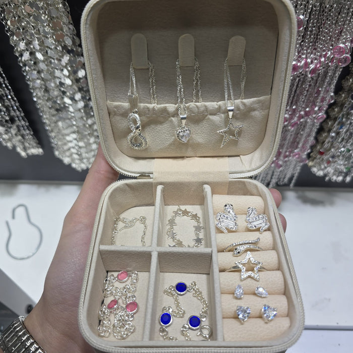 Joyero con Cadenas, Colgante, Pulseras, Anillos y Aros