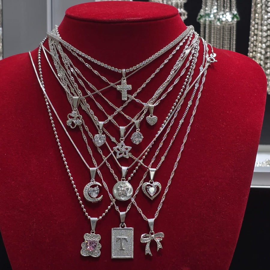 Lote de 12 Collares con 12 Colgantes